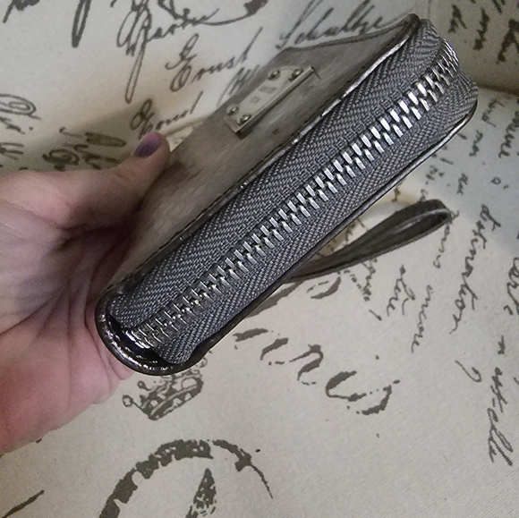 Michael Kors Metallic Python Zip Around Medium Wallet NWOT w/ Wristlet Strap - Picture 7 of 13